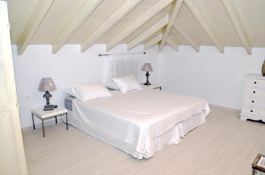 Villa Aristoteles Chalki Town Pokoj fotografie